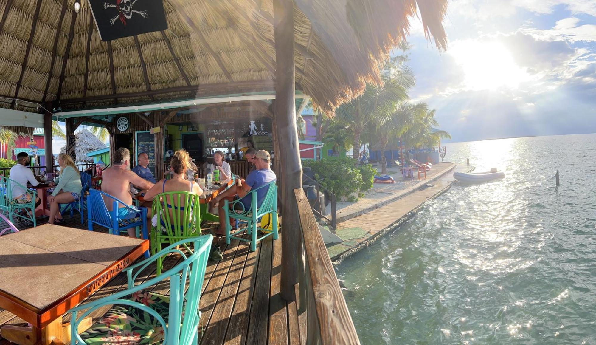King Lewey'S Island Resort Placencia Exteriör bild