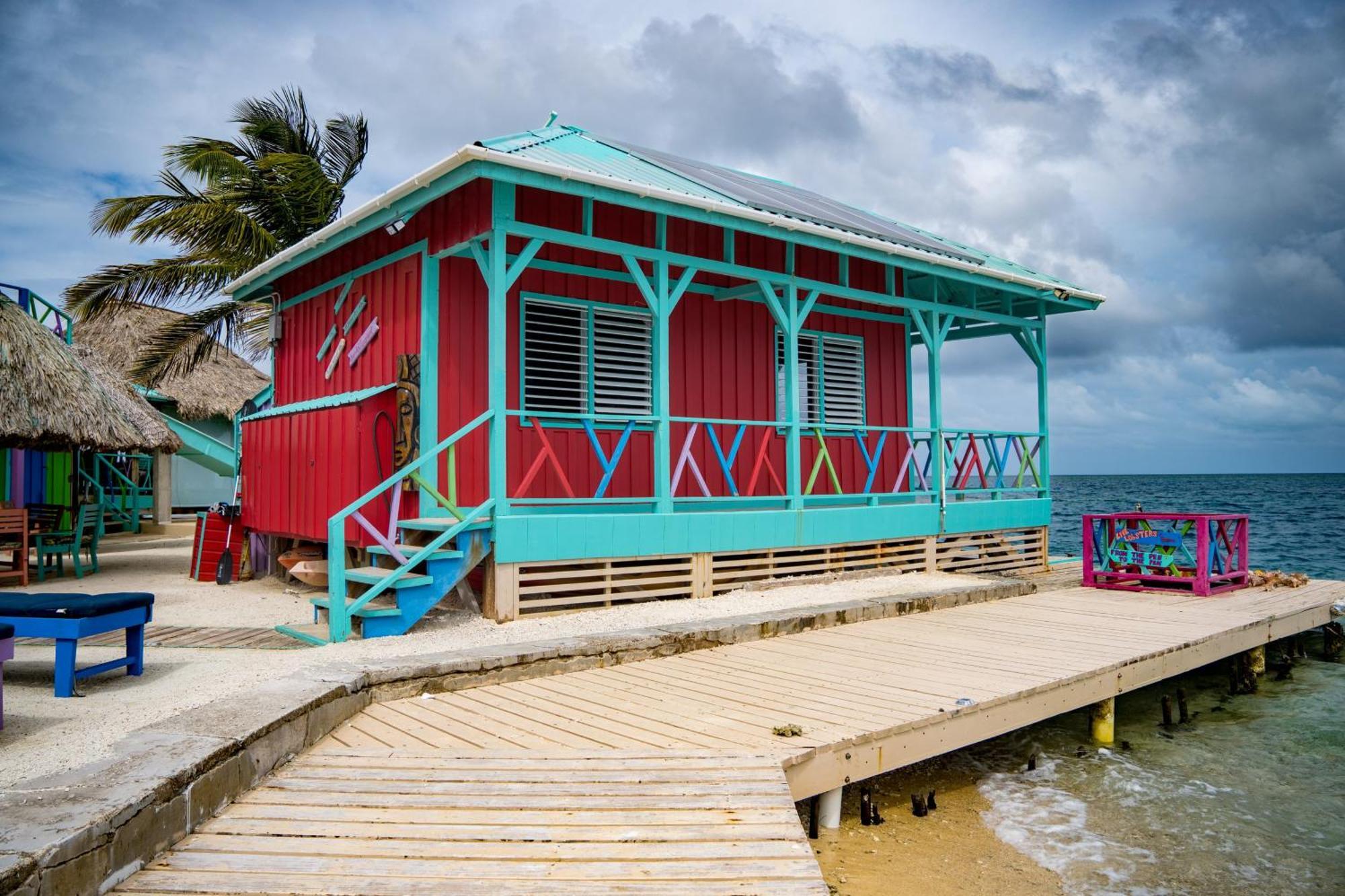 King Lewey'S Island Resort Placencia Exteriör bild