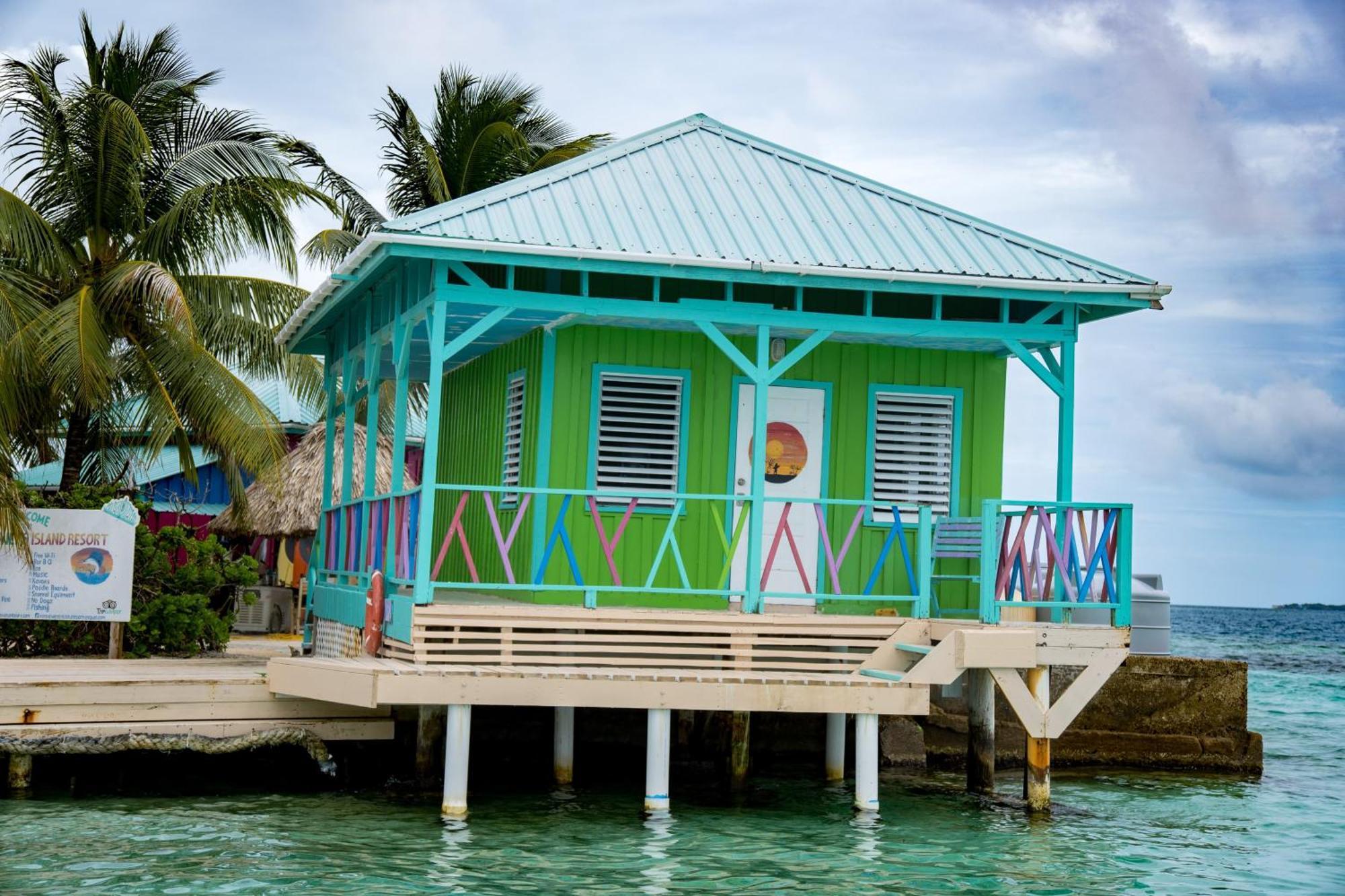 King Lewey'S Island Resort Placencia Exteriör bild